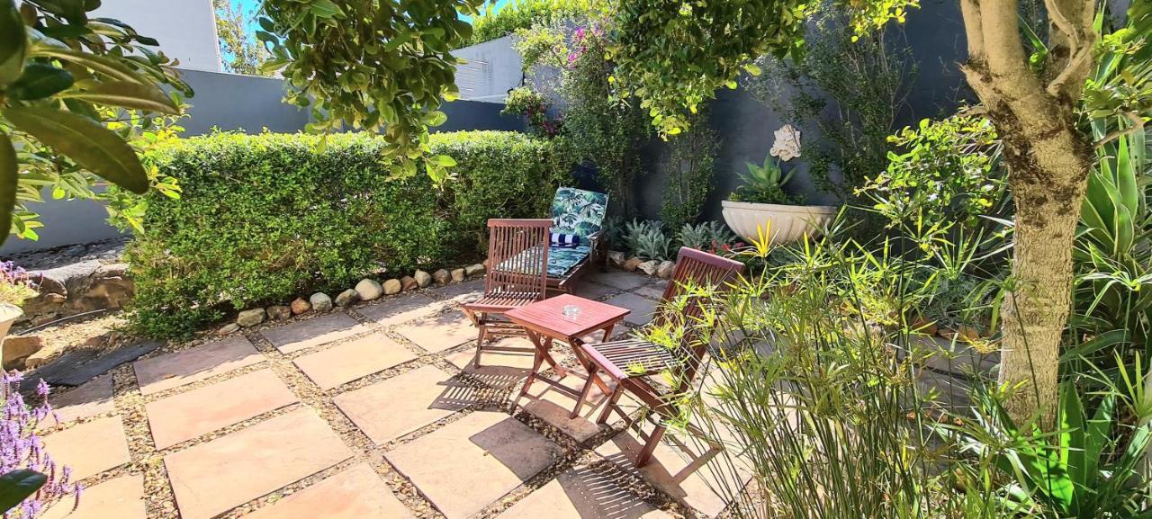 Finchley Guesthouse In Camps Bay Città del Capo Esterno foto