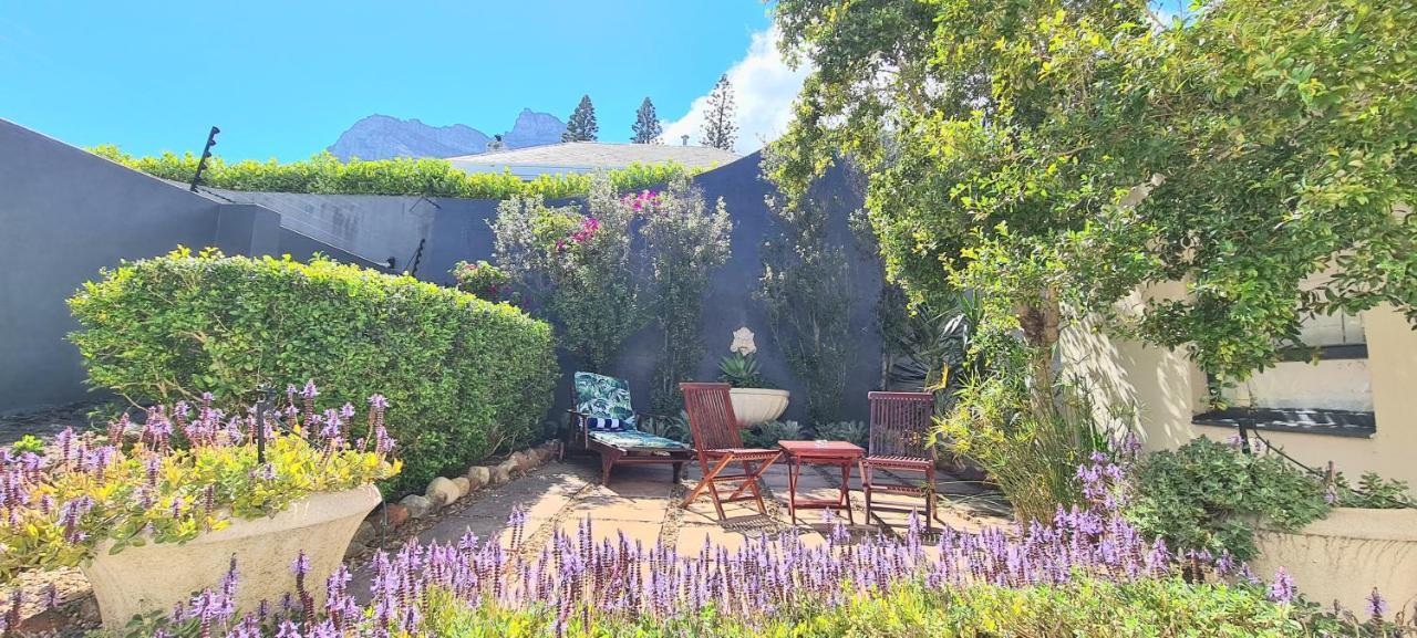 Finchley Guesthouse In Camps Bay Città del Capo Esterno foto