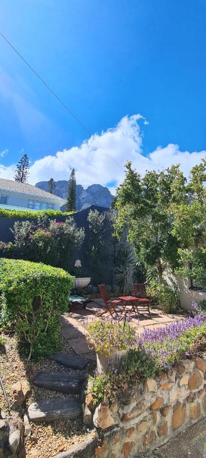 Finchley Guesthouse In Camps Bay Città del Capo Esterno foto