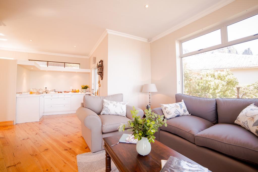 Finchley Guesthouse In Camps Bay Città del Capo Esterno foto
