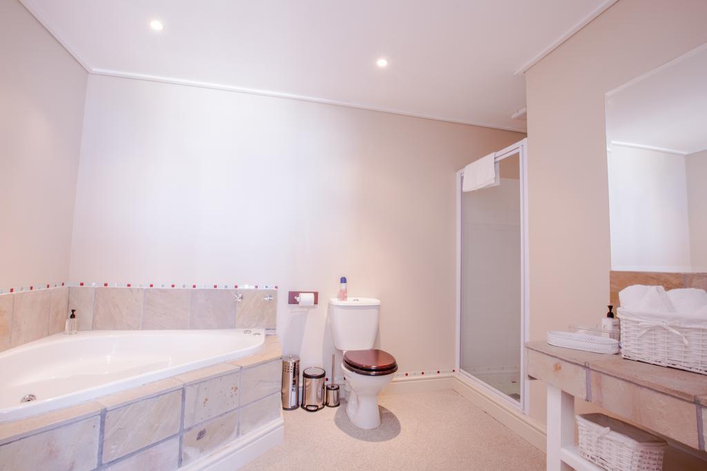 Finchley Guesthouse In Camps Bay Città del Capo Esterno foto